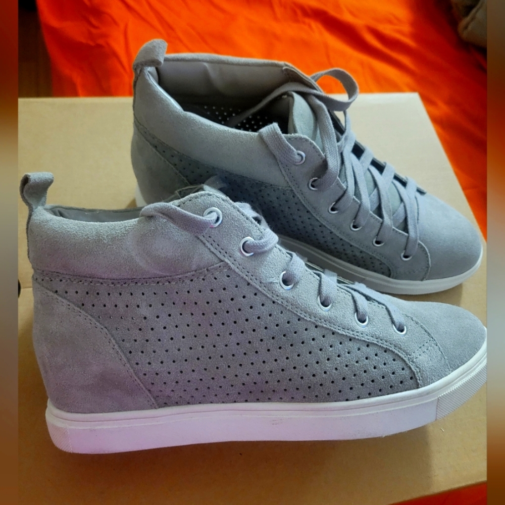 Steve Madden Grey Suede Hightop Sneaker Wedge. Size 10.